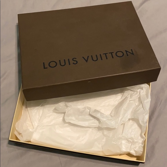 Louis Vuitton Shawl Monogram Shine Shawl - Picture 4 of 4